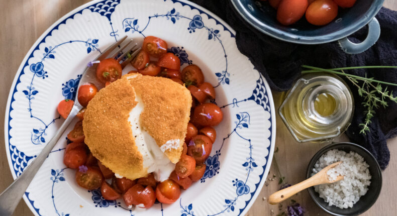 Burrata panée et salade de tomates cerise - Mon Quotidien Autrement - ©E. Montuclard