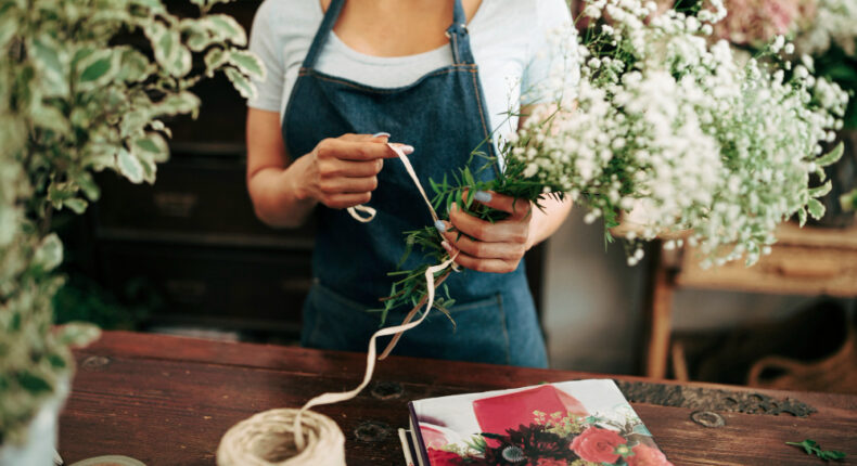 Les fleuristes sont très exposées aux résidus de pesticides. Crédits freepik